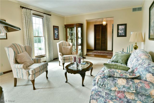 9271 Hillview Drive NE, Warren, OH 44484