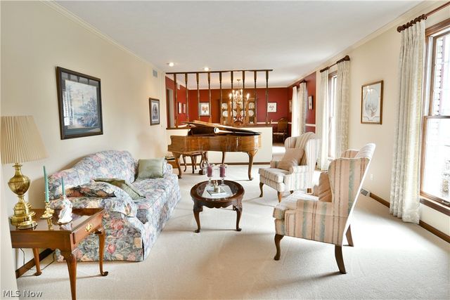 9271 Hillview Drive NE, Warren, OH 44484