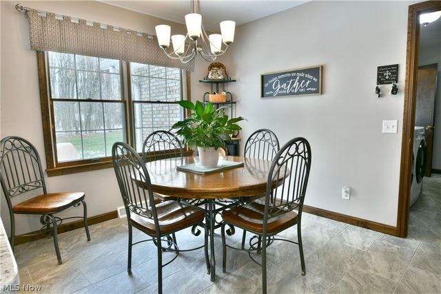 9271 Hillview Drive NE, Warren, OH 44484