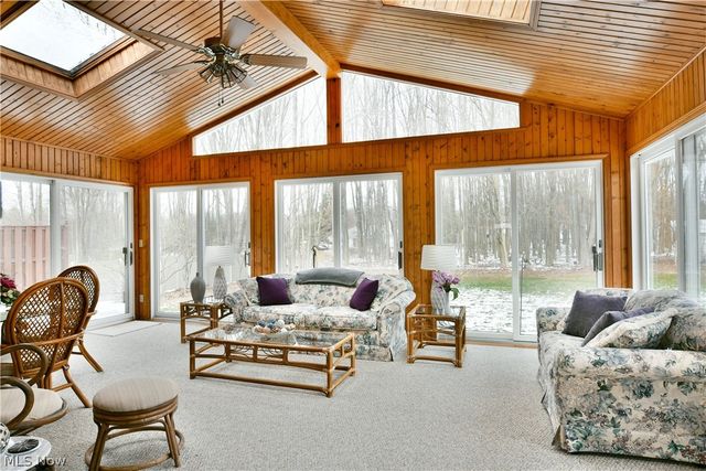 9271 Hillview Drive NE, Warren, OH 44484