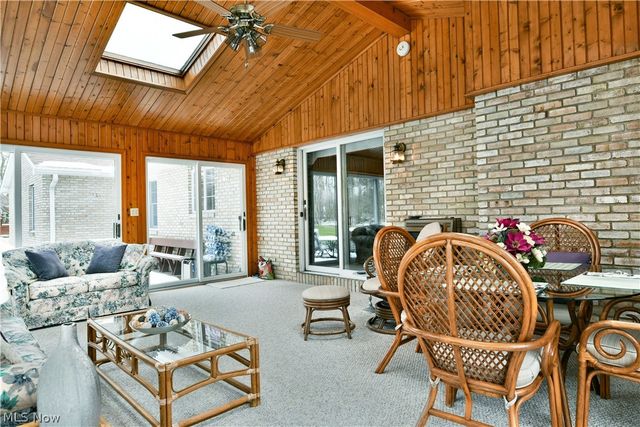 9271 Hillview Drive NE, Warren, OH 44484