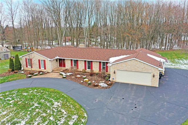 9271 Hillview Drive NE, Warren, OH 44484