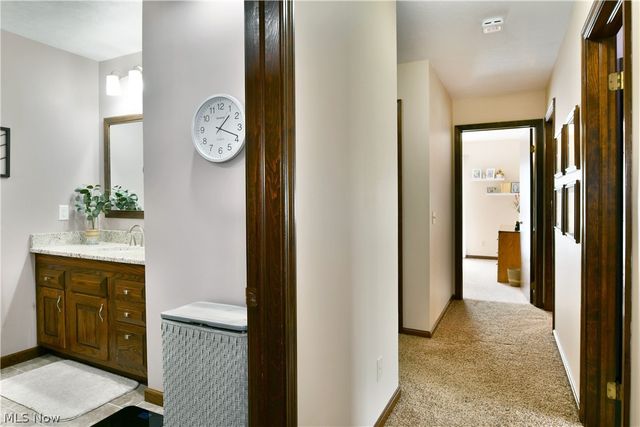 9271 Hillview Drive NE, Warren, OH 44484