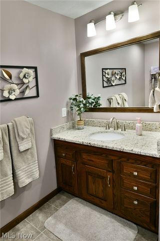 9271 Hillview Drive NE, Warren, OH 44484