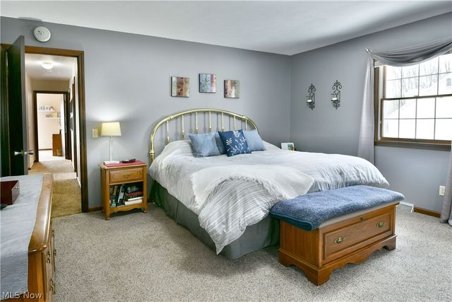 9271 Hillview Drive NE, Warren, OH 44484