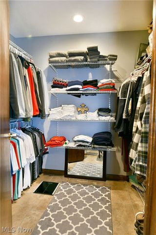 9271 Hillview Drive NE, Warren, OH 44484