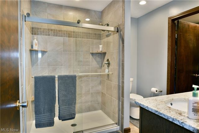 9271 Hillview Drive NE, Warren, OH 44484