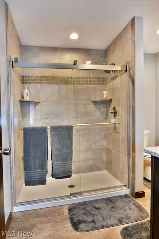 9271 Hillview Drive NE, Warren, OH 44484