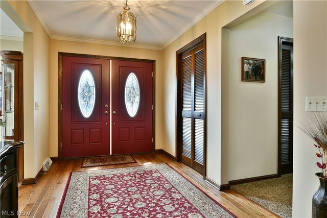 9271 Hillview Drive NE, Warren, OH 44484