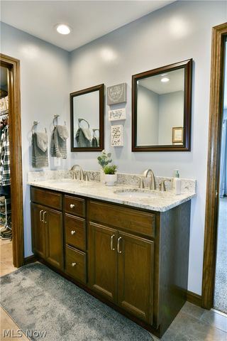 9271 Hillview Drive NE, Warren, OH 44484