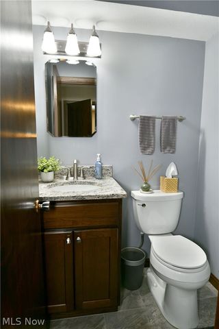 9271 Hillview Drive NE, Warren, OH 44484