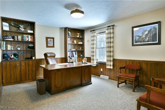 9271 Hillview Drive NE, Warren, OH 44484