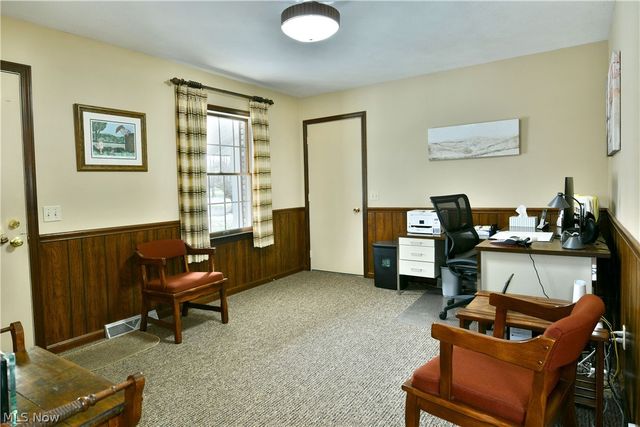 9271 Hillview Drive NE, Warren, OH 44484