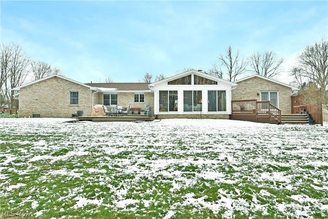 9271 Hillview Drive NE, Warren, OH 44484