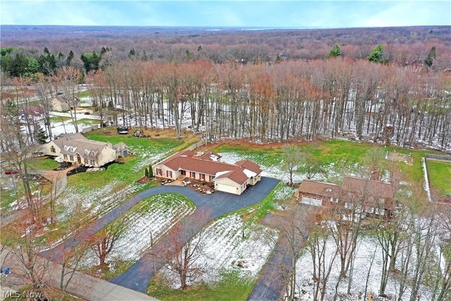 9271 Hillview Drive NE, Warren, OH 44484