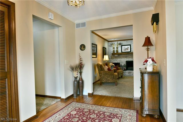 9271 Hillview Drive NE, Warren, OH 44484