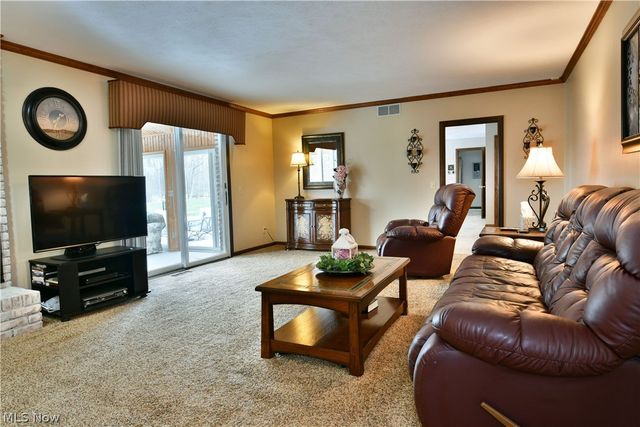 9271 Hillview Drive NE, Warren, OH 44484