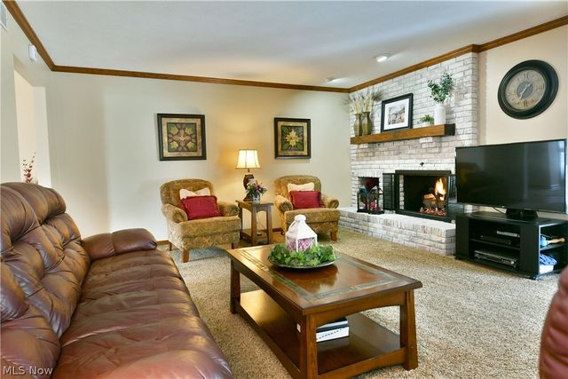 9271 Hillview Drive NE, Warren, OH 44484