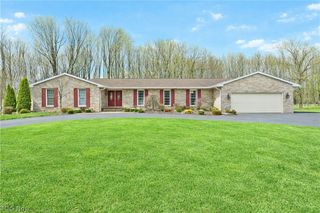 9271 Hillview Drive NE, Warren, OH 44484