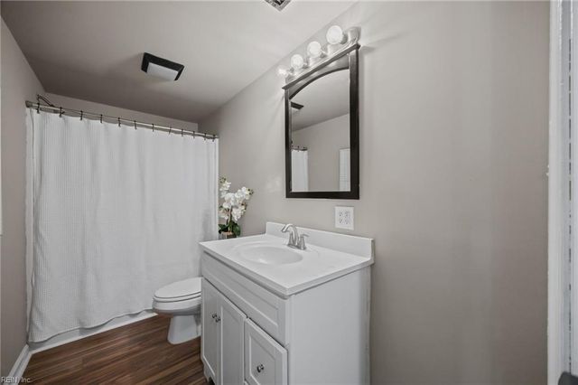 12 Tennis LN, Hampton, VA 23663