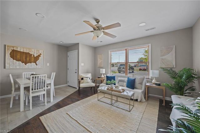 12 Tennis LN, Hampton, VA 23663