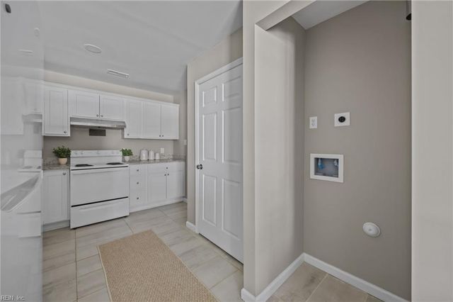 12 Tennis LN, Hampton, VA 23663