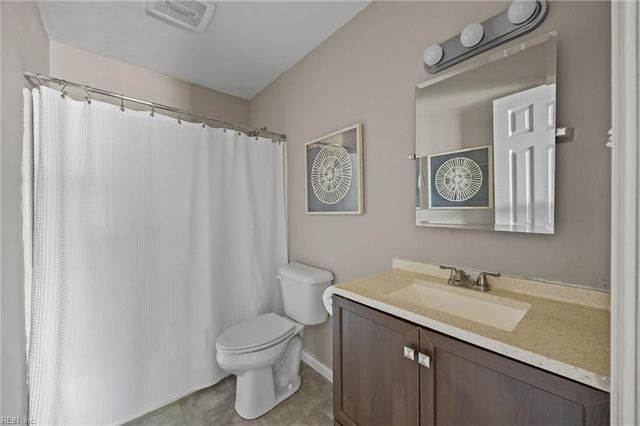 12 Tennis LN, Hampton, VA 23663