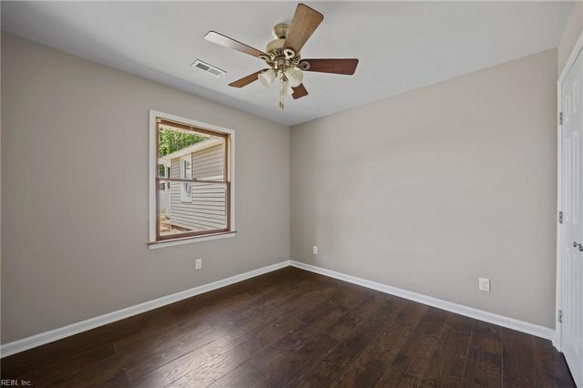 12 Tennis LN, Hampton, VA 23663