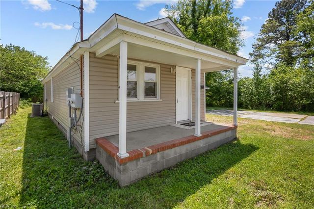 12 Tennis LN, Hampton, VA 23663