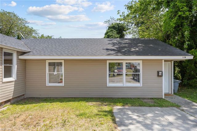 12 Tennis LN, Hampton, VA 23663
