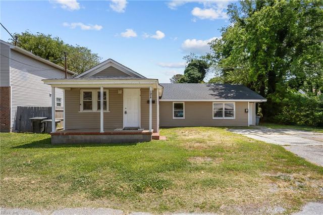 12 Tennis LN, Hampton, VA 23663