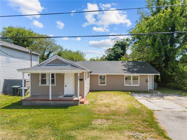 12 Tennis LN, Hampton, VA 23663