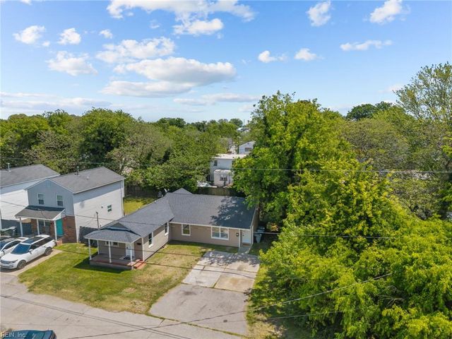 12 Tennis LN, Hampton, VA 23663