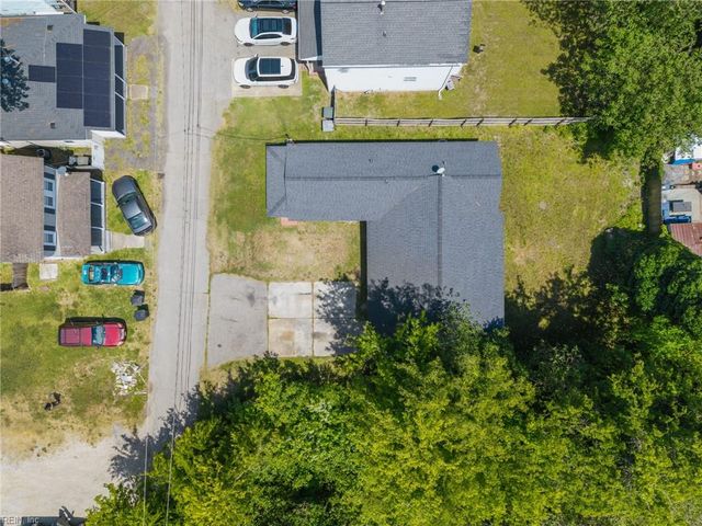 12 Tennis LN, Hampton, VA 23663