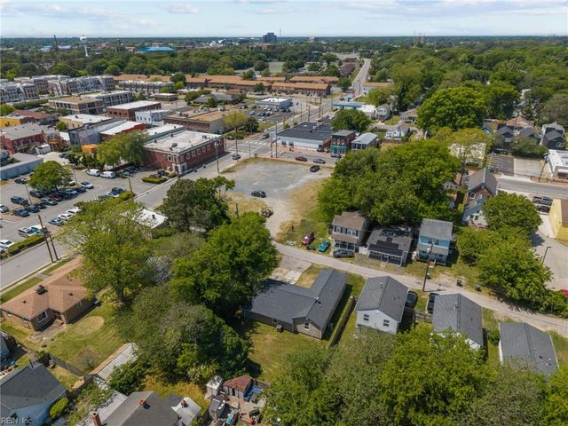 12 Tennis LN, Hampton, VA 23663