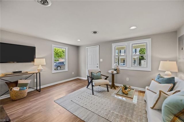 12 Tennis LN, Hampton, VA 23663