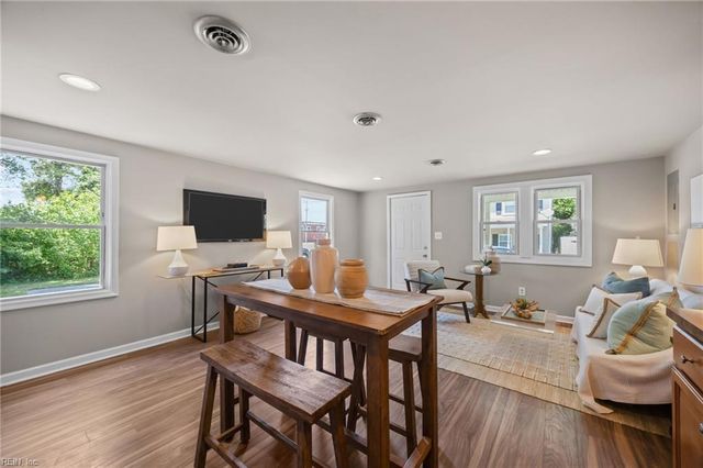 12 Tennis LN, Hampton, VA 23663
