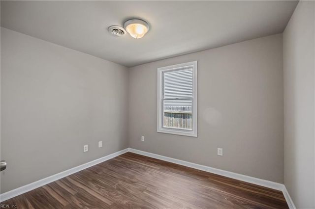 12 Tennis LN, Hampton, VA 23663