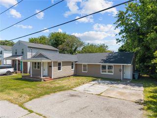 12 Tennis LN, Hampton, VA 23663