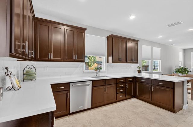 211 Rochdale St, Roseville, CA 95661