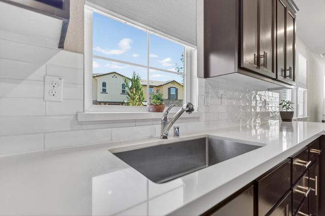 211 Rochdale St, Roseville, CA 95661