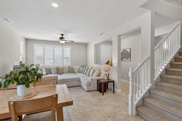 211 Rochdale St, Roseville, CA 95661