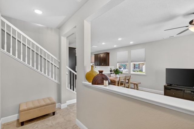 211 Rochdale St, Roseville, CA 95661