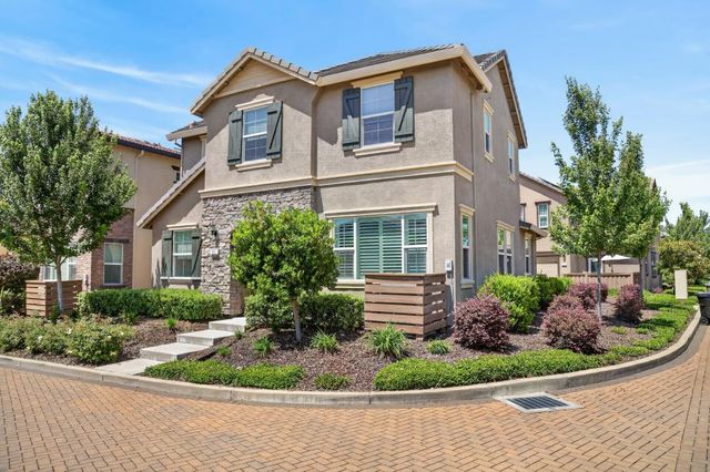 211 Rochdale St, Roseville, CA 95661