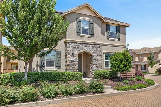 211 Rochdale St, Roseville, CA 95661