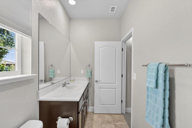 211 Rochdale St, Roseville, CA 95661