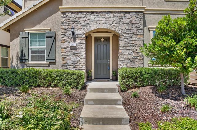 211 Rochdale St, Roseville, CA 95661