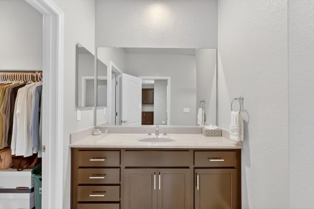 211 Rochdale St, Roseville, CA 95661
