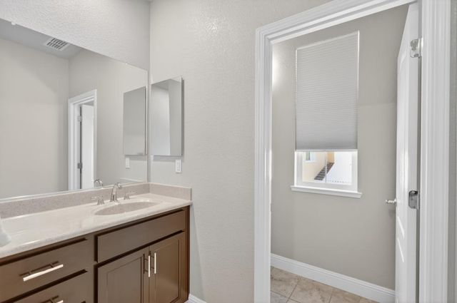 211 Rochdale St, Roseville, CA 95661