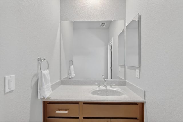 211 Rochdale St, Roseville, CA 95661